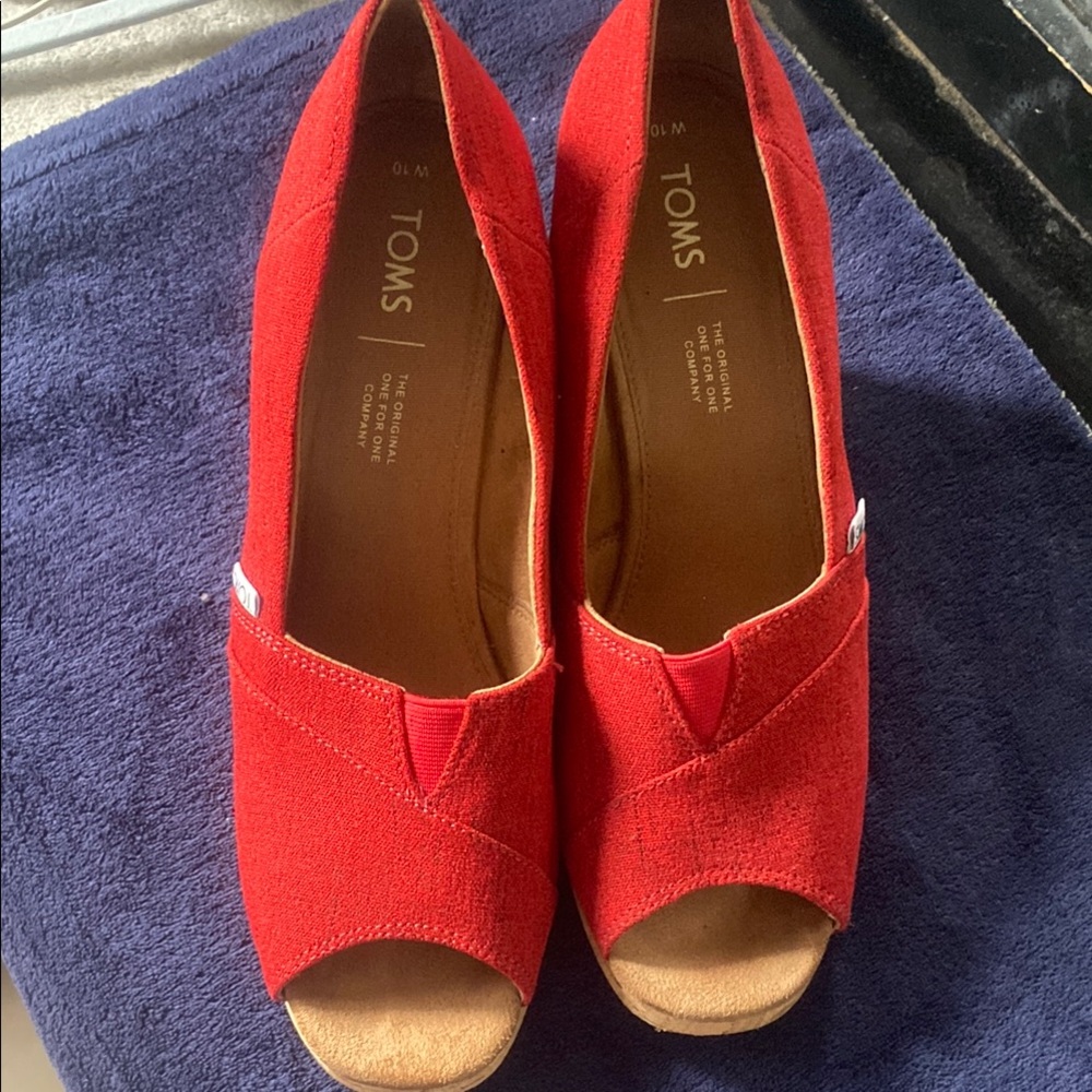 TOMS Women's Red Peep Toe Wedges